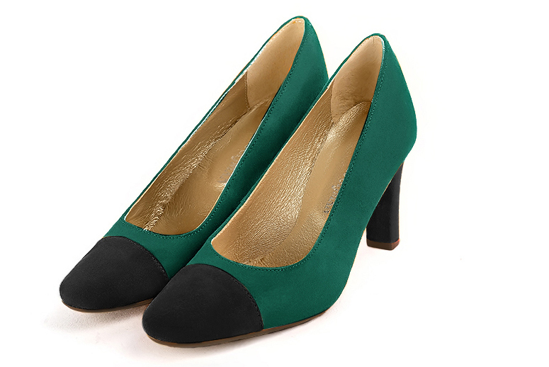 Matt black and emerald green women's dress pumps, with a round neckline. Round toe. High kitten heels. Front view - Florence KOOIJMAN